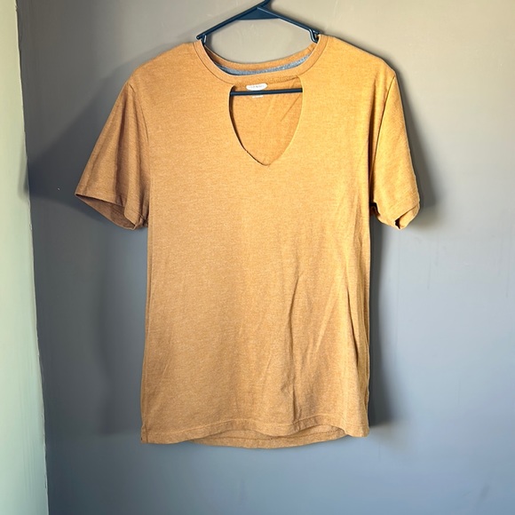 Old Navy T-shirt - Picture 1 of 3